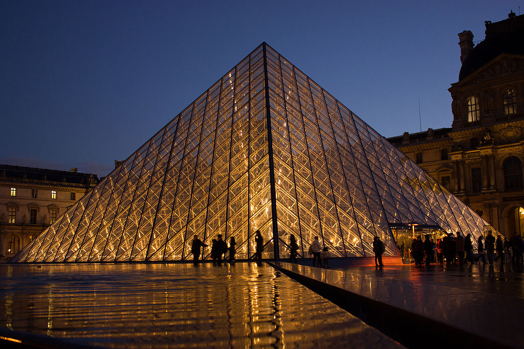 El Museo del Louvre, un museo público de arte enciclopédico: Museo del Louvre