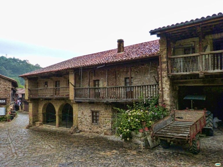 Tres pueblos medievales de España que te sorprenderán: Bárcena Mayor