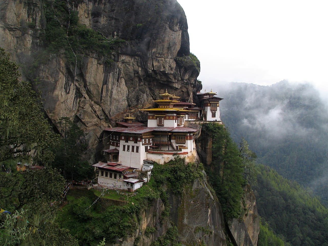 Los Templos e Iglesias donde rezar suele ser mucho más fascinante: Guarida del Tigre en Bután